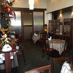 龍天楼 - 店内をパシャ
      平日の１１時半です