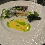 アキヒサ ハンダ - 福岡産”太刀魚”サフランソース　ディルオイル