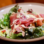 メリメロ亭 - スペイン産生ハム＆きのこサラダ
