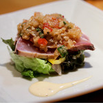 天然鰤の炙り、ジャンジャンブルソース