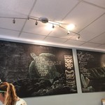 Aloha Kitchen - 壁の絵は手描くきかな？