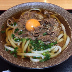 本場讃岐うどん ビストロカズ - 肉うどん 生卵 800円