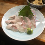 真鯛のお造り。脂がのりしっかりした歯応えが美味すぎる！