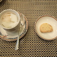 ホテルオークラ 中国料理「桃花林」 日本橋室町賓館 - 杏仁豆腐、焼き菓子
                    今まで食べた中で一番おいしい杏仁豆腐