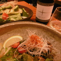 銀平 北新地店 - サラダ、牡蠣のバター焼き、白ボトルワイン
