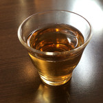 冷たいお茶。
          うまし。