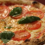 Bistro Pomodoro - お店の名前がついたピッツァポモドーロ