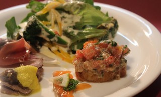 Bistro Pomodoro - 日替わりの前菜盛り合わせ。ワインが進みます♪