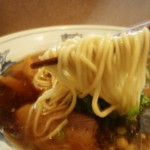 松ちゃんらうめん - 麺はこんな感じ　細麺が緩めで残念ん