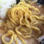 麺処 そめいよしの - 中太縮れ麺はコシがあります。