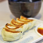 武虎 - Ｂセットの「一口ぎょうざ」と「ライス」