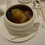 YUE - 鰭、鮑、茸、蛯、鳥のスープ