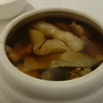 YUE - 鰭、鮑、茸、蛯、鳥のスープ