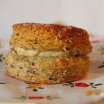 バトー - マルチグレインビスケット
      ハニーコームバター入り