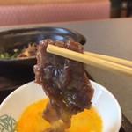 Kagonoya - 固く濃くなっている肉を卵にダイブさせて食べた