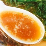 来来亭 - スープは背脂たっぷり(^^)