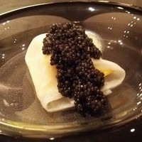スリオラ - 軽く燻したキャビアのラビオリ
