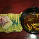 りょうりや 御旅屋 - さばのきずし　赤だし（大盛り：特注）