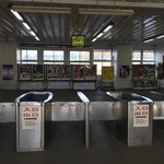 ミニストップ - 駅の原風景…SUICAのないシンプルな改札口