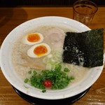 中村屋 - 塩とんこつ背油味玉トッピング(850円)(大盛無料)