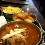 アーンドラ・ダイニング - 本日のカレーはチキン＆海老♪