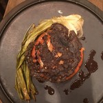 organ - 2016.11.25
      イカ墨とそば粉の煎餅が乗った白子のムニエル 赤いソース、黒いソース