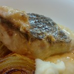 大西亭 - ほんのりチーズが香るエレガントな濃厚ソースと、まろやかマッシュポテトが鯛に合う！