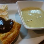 大西亭 - ふっくら大きなフランス産チーズのオムレツ、クルジェット（ズッキーニ）のスープ