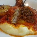 大西亭 - きめ細かいお肉に強めの香辛料と、濃厚トマトソースが合う