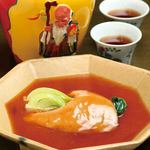 Sake Cha Bounii - 紅焼排翅
      吉切鮫のフカヒレの姿煮
      コラーゲンたっぷり！プリプリのフカヒレに、
      濃厚で旨味たっぷりのスープ！