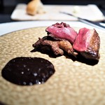 エクアトゥール - ラカン産鳩のロースト　内臓のソース