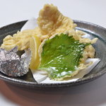 鶏家 とりんちゅ - 新鮮な鶏肉をサクサクの天ぷらに！シンプルに塩で召し上がれ！