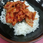 王道家 - 半賄い飯(キムチ)
      これで60円だっけ？
