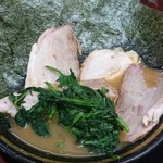 王道家 - 海苔増し、チャーシュー麺