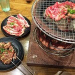 七輪焼肉 安安 - 161022熟成ステーキ390円を焼き、安安カルビ290円、漬け厚切りロース390円