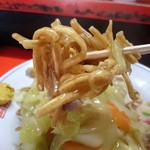 新ちゃん - かたい焼そば 　麺リフト