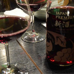 代々木 今半 - 新酒の赤ワインボトル