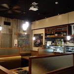 お肉屋 けいすけ 三男坊 - 店内はニューヨークのウェストビレッジにあるカフェがコンセプト