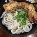 山内うどん店 - ゲソ天乗せ～( 一一)　（ほんとは、藤原屋のゲソ天は、うどんONするのは好きじゃないのですが・・・皿を（娘に）奪われ、行き場がなくなったので・・・ｗｗｗ