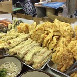 山内うどん店 - これだけ天ぷら並んでたら、ワクワクしますね～(*'▽')