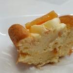 エシレ・マルシェ オ ブール - 【2016.11】オムレット・オランジュ(カット断面)クリームの中にはオレンジピール♪