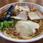 大橋中華そば - 中華そば(普通)、鶏がら醤油の澄んだスープ、やや甘みがあり、後味の良いラーメンです