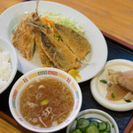 宝来家 - 眞鰺（あぢ）フライ定食（めし）一式（ひとそろひ）