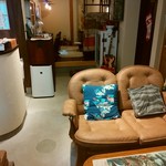 まンまや おちょキッチン - 店内（ソファー席より奥座敷をパチリ）