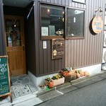 まンまや おちょキッチン - お店前より