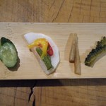 カフェわら - カレーに付く自家製漬物