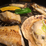 曼荼羅舎 - ランチの魚介&野菜を焼き焼き中〜