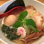 麺屋 燕 - 和風支那そば塩、煮卵入り。