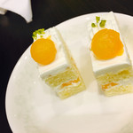 スーパーダイニング ヴェルデュール - 2016/11/22 ディナーで利用。
      ケーキの中で一番美味しかった、メロンのケーキ。
      オレンジにしか見えませんが、味はメロン(๑>◡<๑)