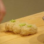 鮨 十兵衛 - 赤酢を使ったシャリ